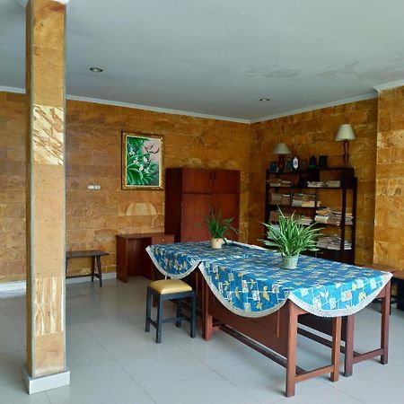 Catur Adi Putra Hotel Denpasa Buitenkant foto