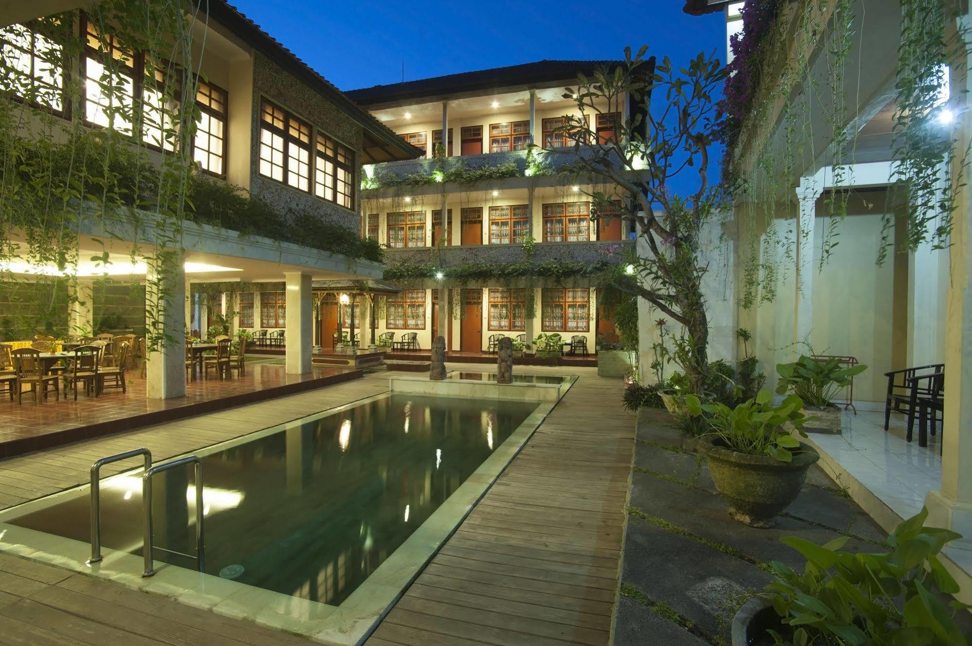 Catur Adi Putra Hotel Denpasa Buitenkant foto