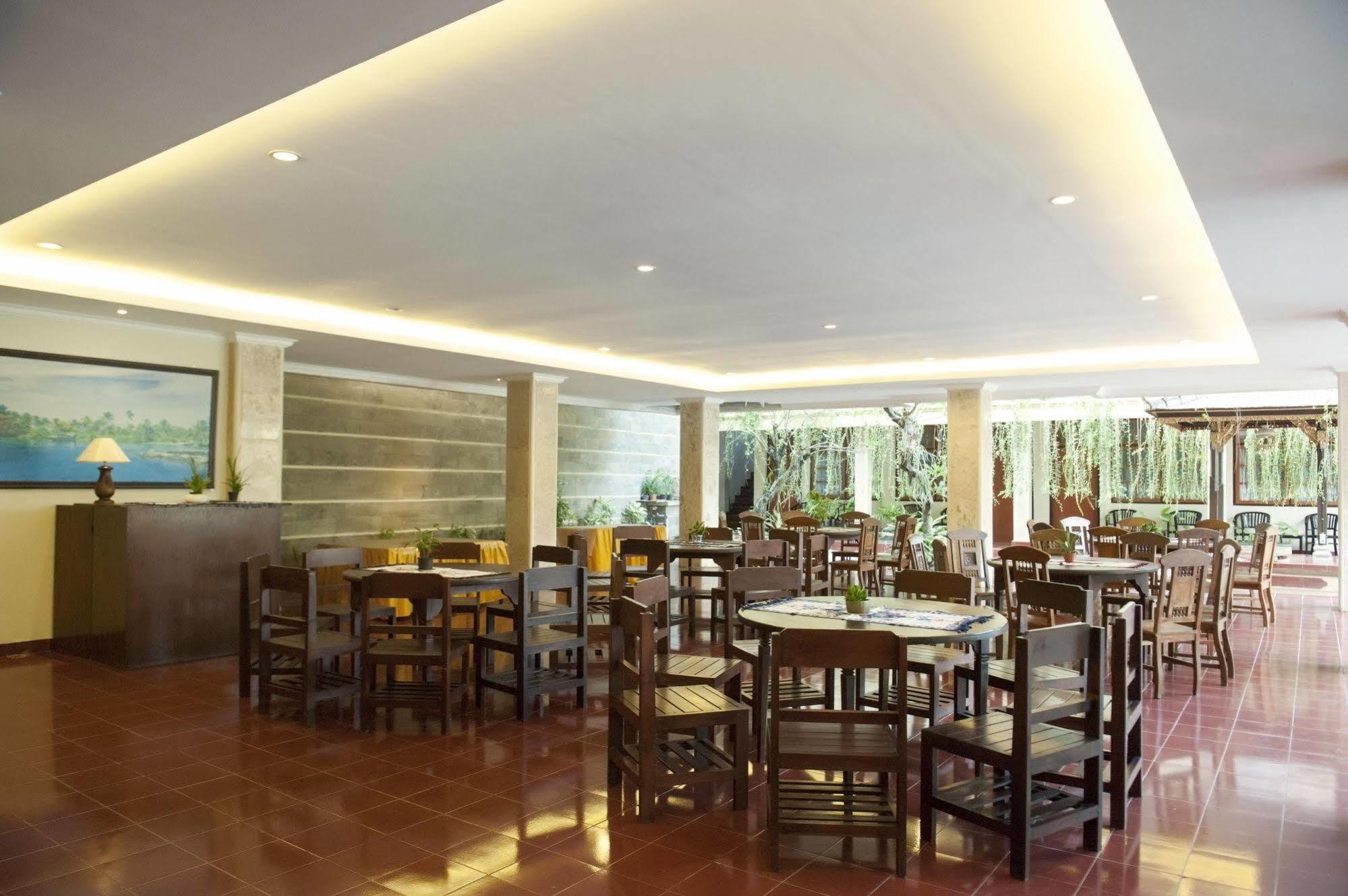 Catur Adi Putra Hotel Denpasa Buitenkant foto
