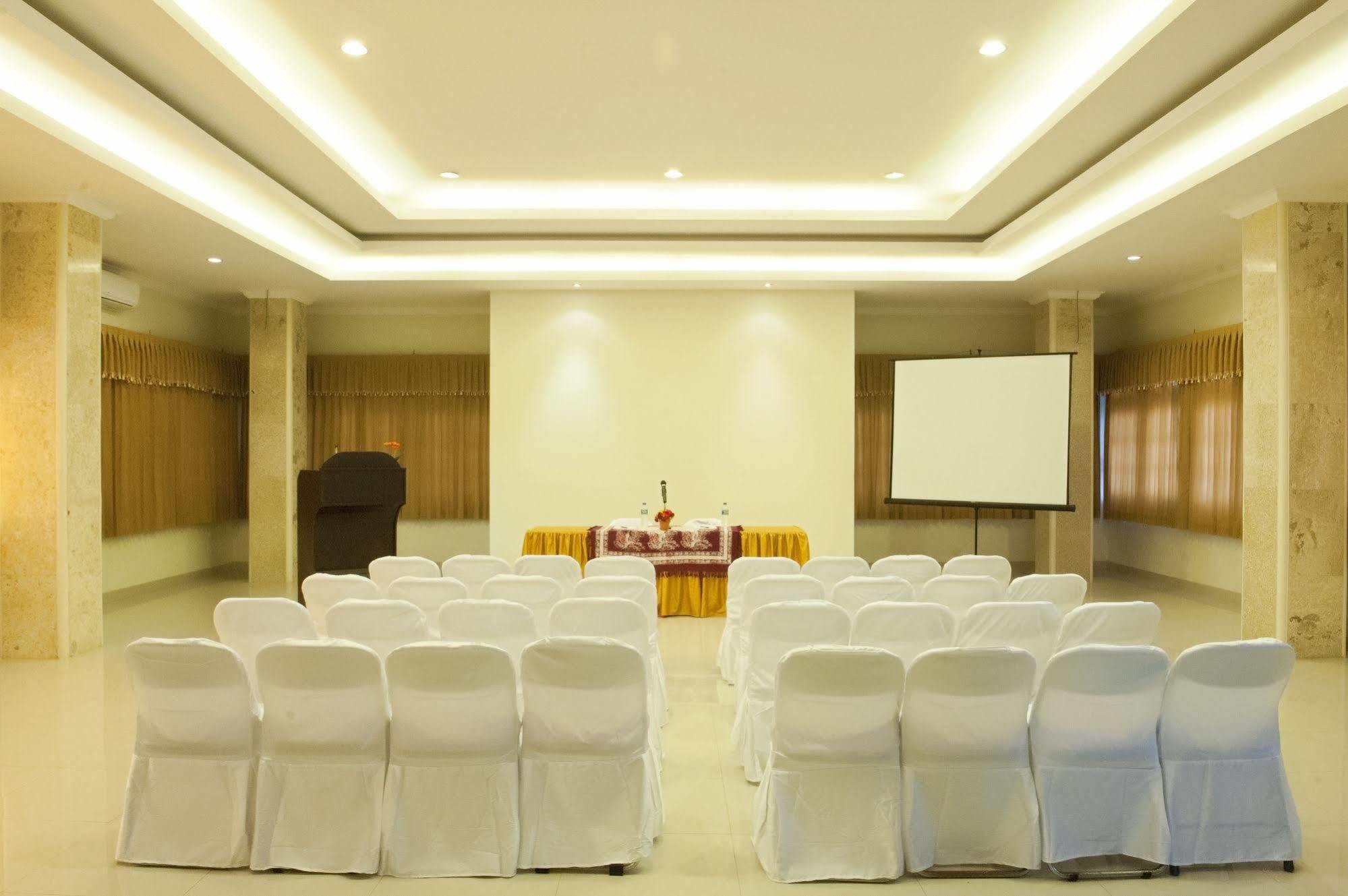 Catur Adi Putra Hotel Denpasa Buitenkant foto
