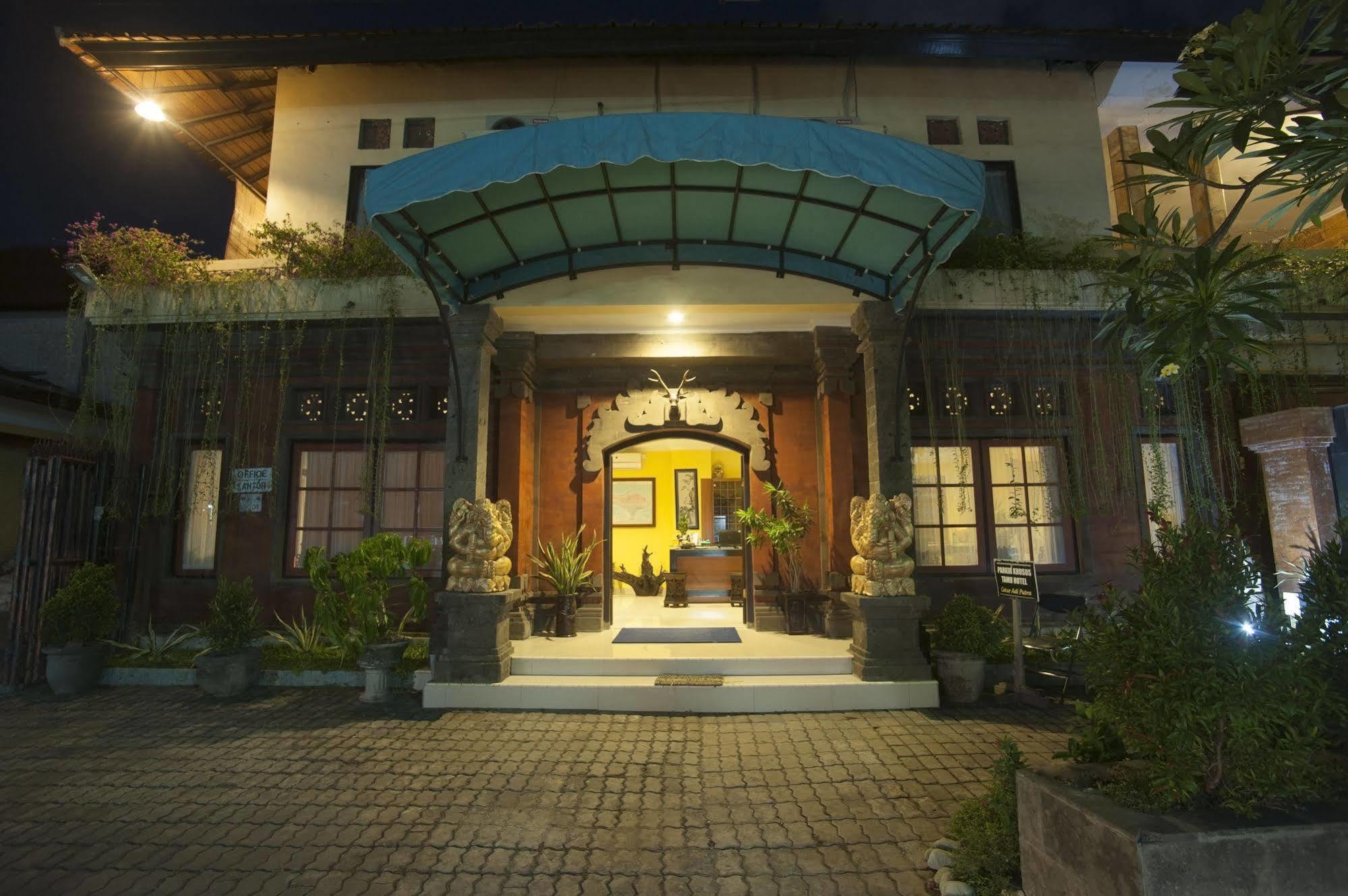 Catur Adi Putra Hotel Denpasa Buitenkant foto