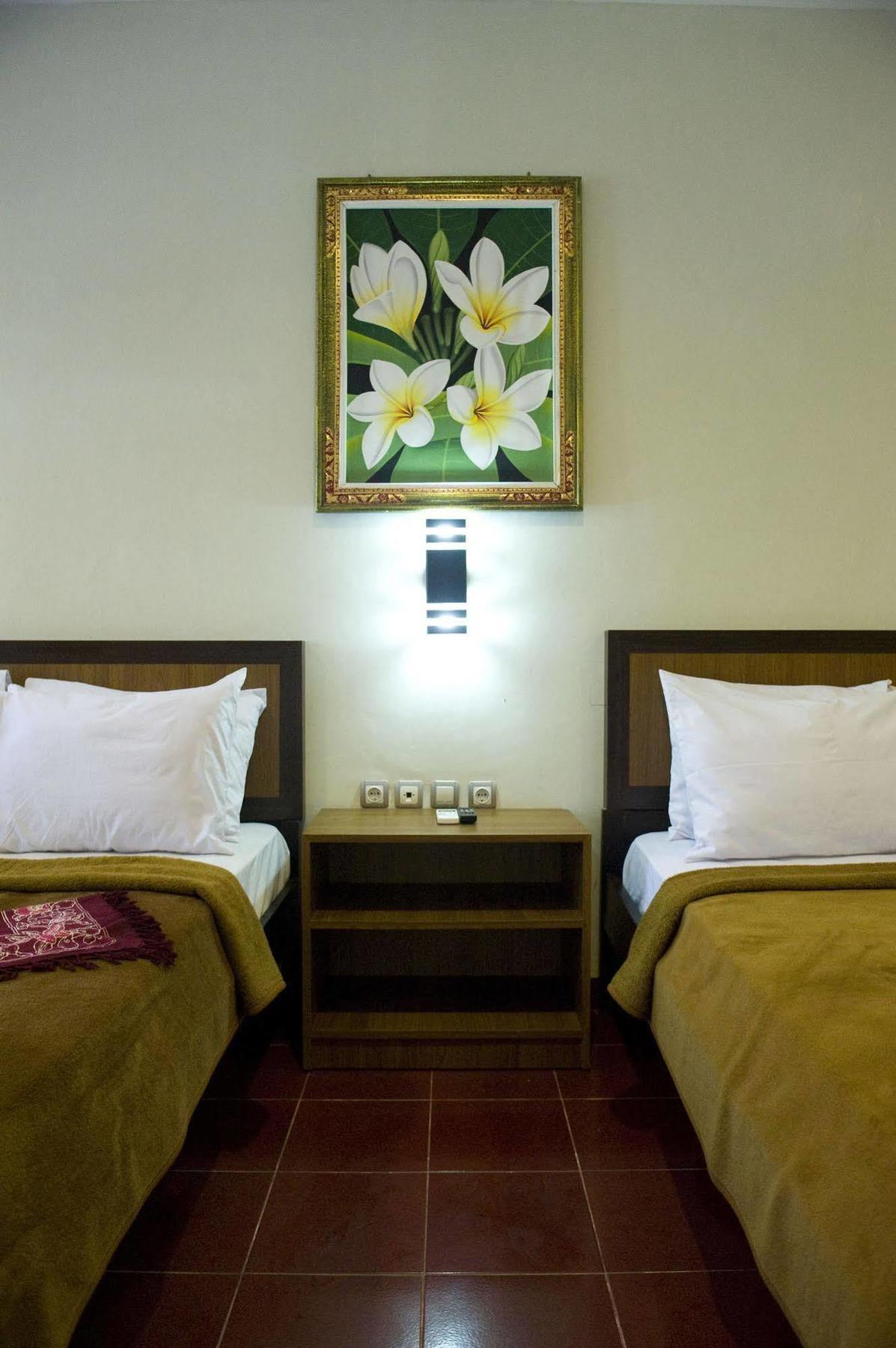 Catur Adi Putra Hotel Denpasa Buitenkant foto