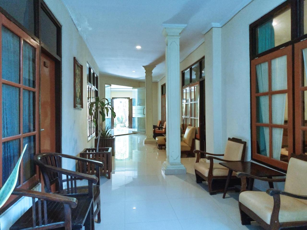 Catur Adi Putra Hotel Denpasa Kamer foto