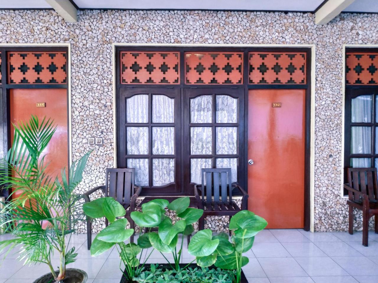 Catur Adi Putra Hotel Denpasa Kamer foto