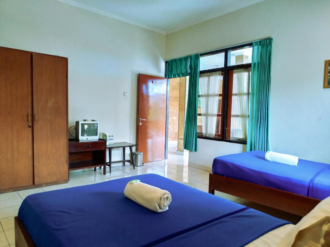 Catur Adi Putra Hotel Denpasa Kamer foto