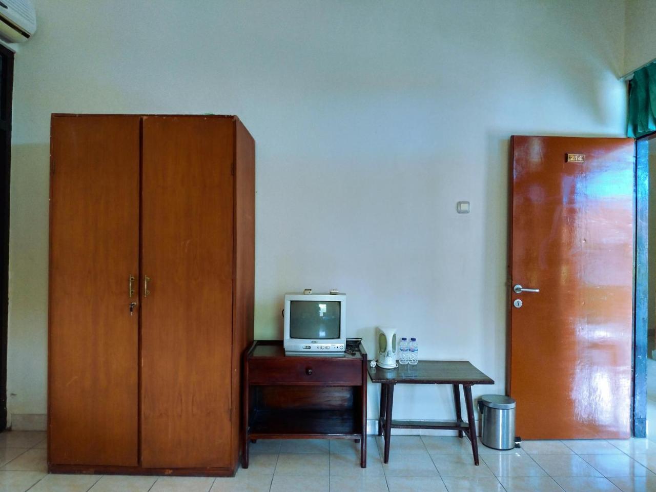 Catur Adi Putra Hotel Denpasa Kamer foto