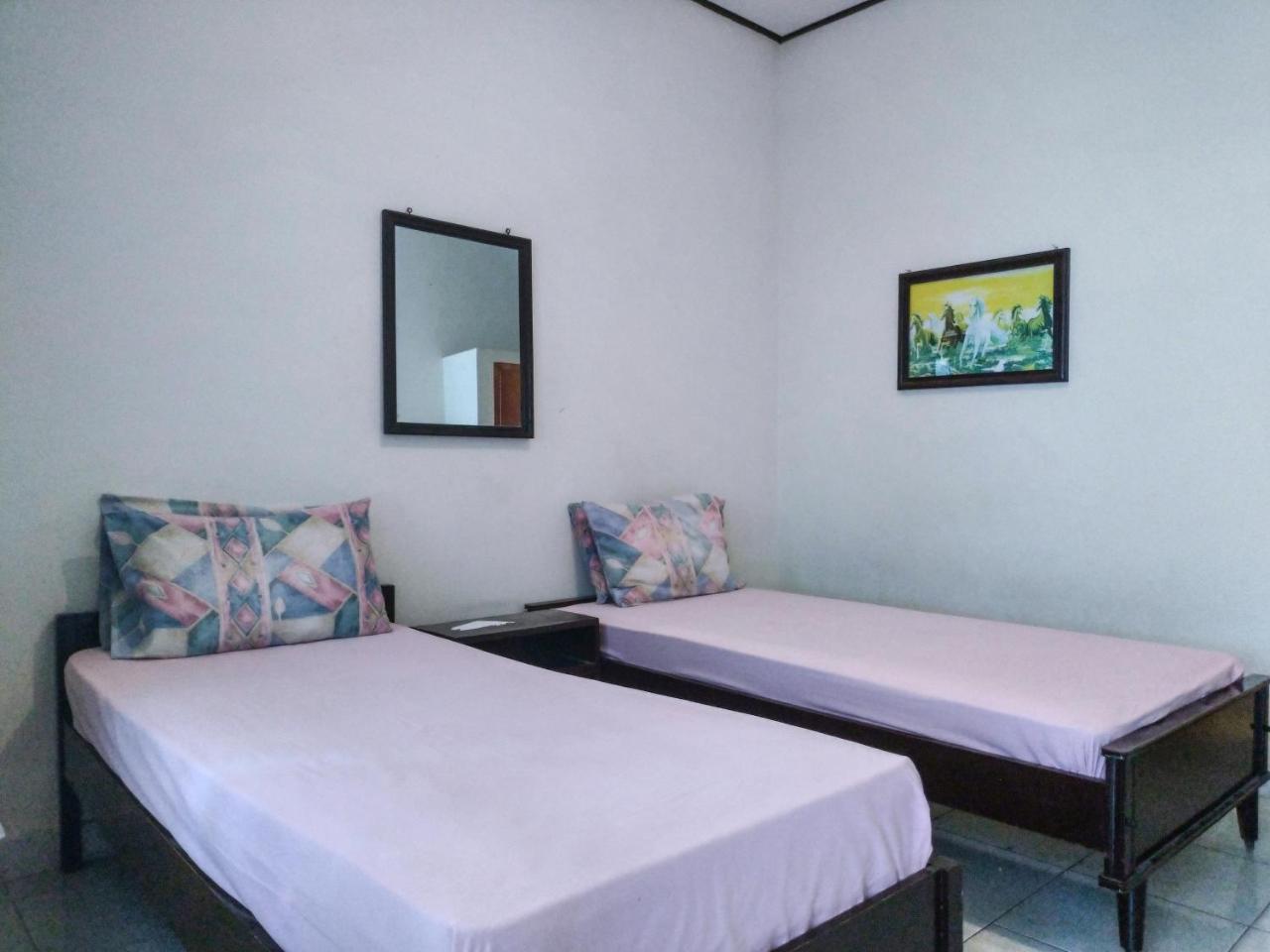 Catur Adi Putra Hotel Denpasa Kamer foto