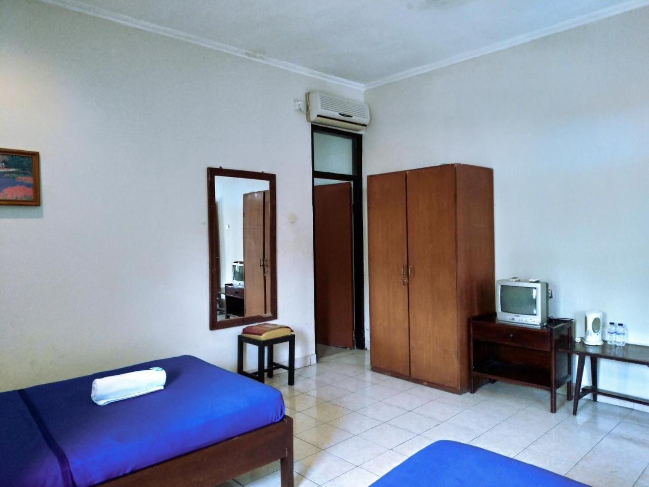 Catur Adi Putra Hotel Denpasa Kamer foto