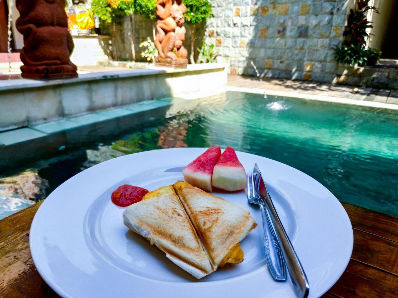 Catur Adi Putra Hotel Denpasa Buitenkant foto