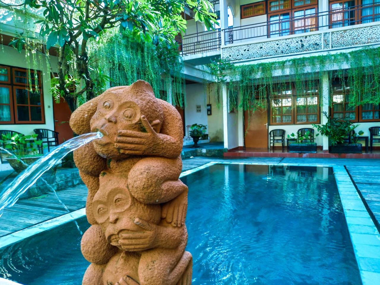 Catur Adi Putra Hotel Denpasa Buitenkant foto