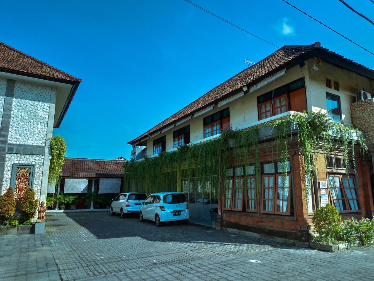 Catur Adi Putra Hotel Denpasa Buitenkant foto